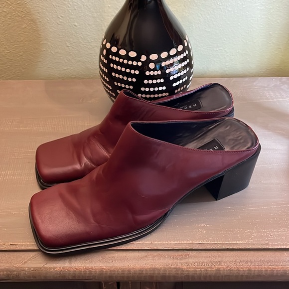 Kenneth Cole REACTION Burgundy Mules Size 7.5 - Picture 2 of 5